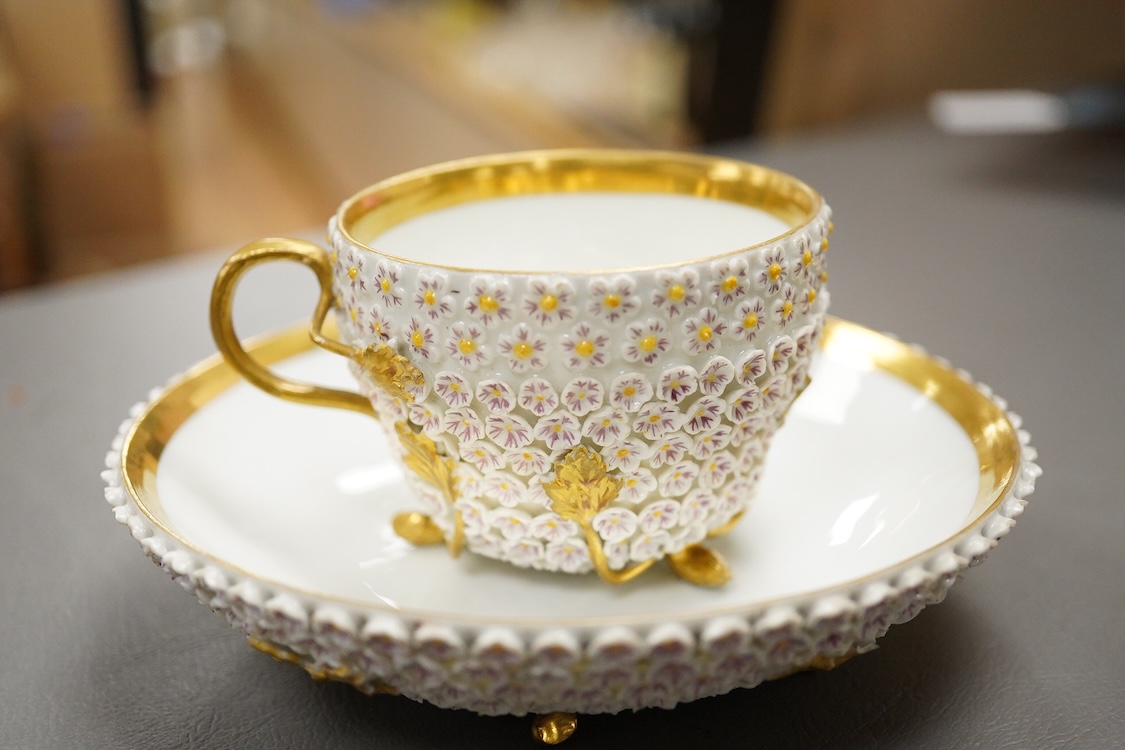 A Meissen ‘’Schneeballen’’ cup and saucer-13.5cm diameter